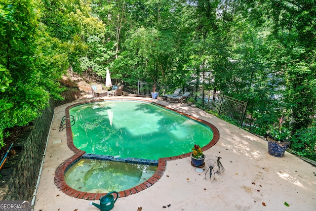 5105 Jett Forest Trl NW, Sandy Springs, GA 30327 - view of swimming pool with a pool with connected hot tub and a patio area
