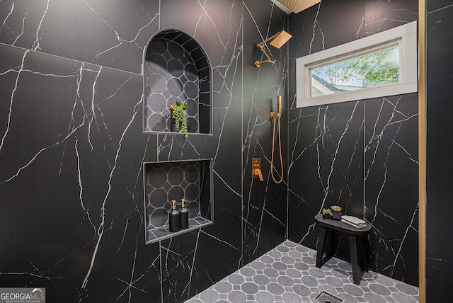 1721 S Gordon St SW, Atlanta, GA 30310 - full bath with tiled shower