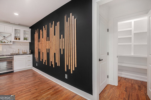 1721 S Gordon St SW, Atlanta, GA 30310 - indoor wet bar with beverage cooler, light wood-type flooring, and backsplash