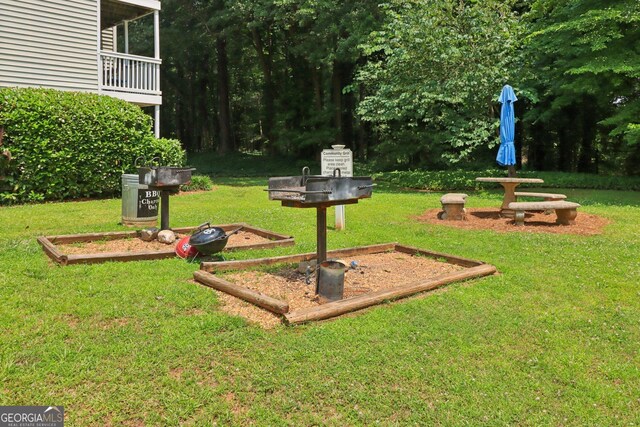 1931 Brian Way, Decatur, GA 30033 - view of green lawn