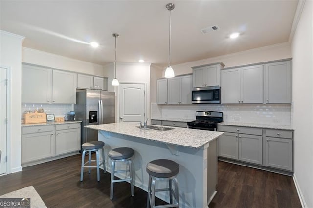5755 Turnstone Trl, Flowery Branch, GA 30542 - kitchen featuring stainless steel appliances, a sink, gray cabinets, backsplash, and ornamental molding