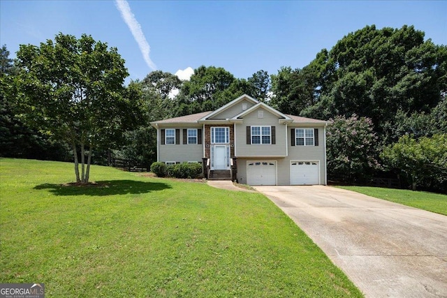 7825 Running Fox Trl, Gainesville, GA 30506 - bi-level home with driveway, an attached garage, a front lawn, and view of wooded area