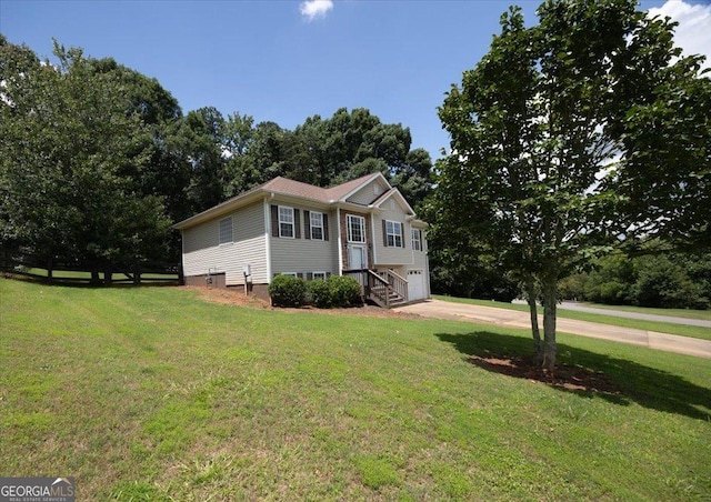 7825 Running Fox Trl, Gainesville, GA 30506 - split foyer home with a garage, concrete driveway, and a front lawn