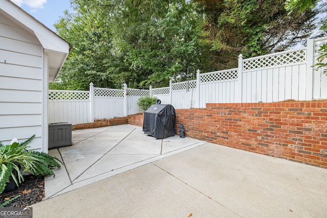311 Vinings Walk, Gainesville, GA 30501 - fenced backyard with area for grilling and a patio