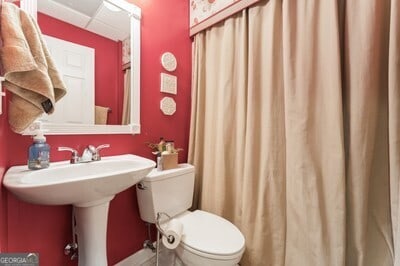 154 Hunters Trl, Dallas, GA 30157 - full bath with a drop ceiling and curtained shower