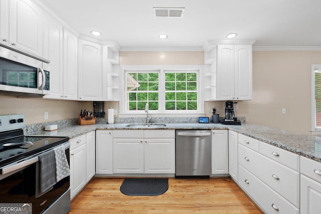 207 Saddle Mountain Rd SE, Rome, GA 30161 - kitchen with stainless steel appliances, open shelves, a sink, crown molding, and light wood-style floors
