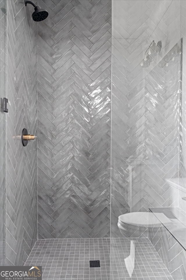 4927 Slaton Dr, Acworth, GA 30101 - bathroom featuring a tile shower and toilet