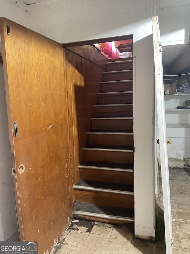2742 Forest Ridge Dr, Macon, GA 31204 - view of stairway