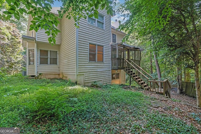 6708 Thornwood Ct, Flowery Branch, GA 30542 - back of property with a sunroom and stairway