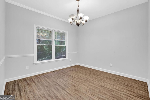 6708 Thornwood Ct, Flowery Branch, GA 30542 - unfurnished room with a chandelier, wood finished floors, baseboards, and ornamental molding