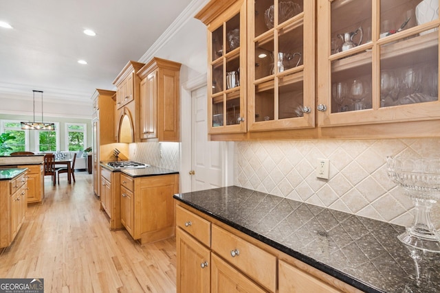952 Moores Walk Ln, Suwanee, GA 30024 - kitchen with crown molding, light wood-style floors, dark countertops, recessed lighting, and decorative backsplash