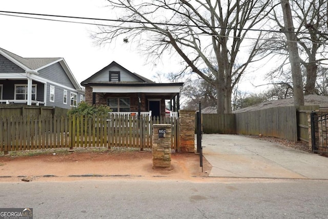 1852 E Farris Ave, Atlanta, GA 30344 - view of front facade featuring a porch and a fenced front yard