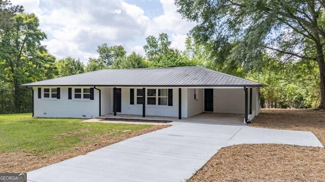 162 Langston Rd NE, Calhoun, GA 30701 - ranch-style home with concrete driveway, a front lawn, an attached carport, metal roof, and a porch