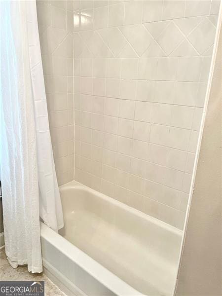 8525 Anchor On Lanier Ct, Gainesville, GA 30506 - full bath featuring shower / bathtub combination with curtain