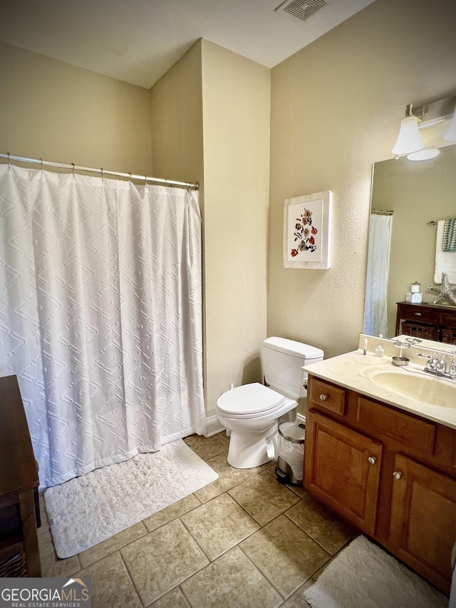 511 Live Oak Way, Dublin, GA 31021 - full bath with toilet, vanity, and a shower with shower curtain