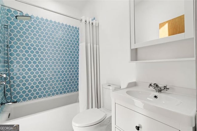 1492 Sagewood Cir, Stone Mountain, GA 30083 - full bath with vanity and shower / bathtub combination with curtain