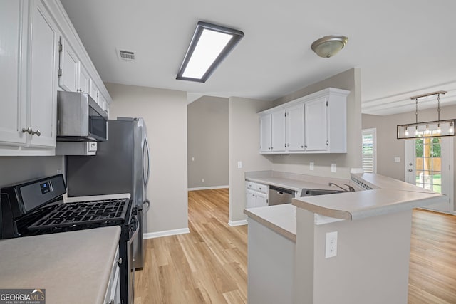 105 Paces Landing Trl, Newnan, GA 30263 - kitchen featuring stainless steel appliances, a sink, light wood-style flooring, white cabinetry, and light countertops