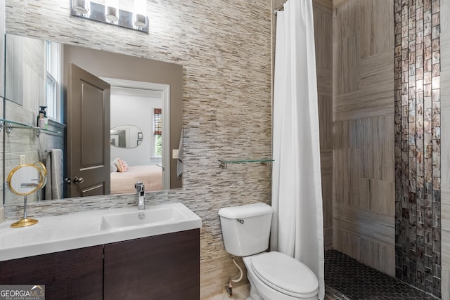 3075 Woodvale Ct, Johns Creek, GA 30022 - ensuite bathroom featuring toilet, tiled shower, tile walls, and vanity