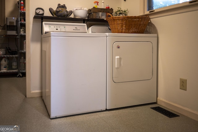 323 Mccartan Trl, Clarkesville, GA 30523 - laundry room featuring separate washer and dryer and baseboards