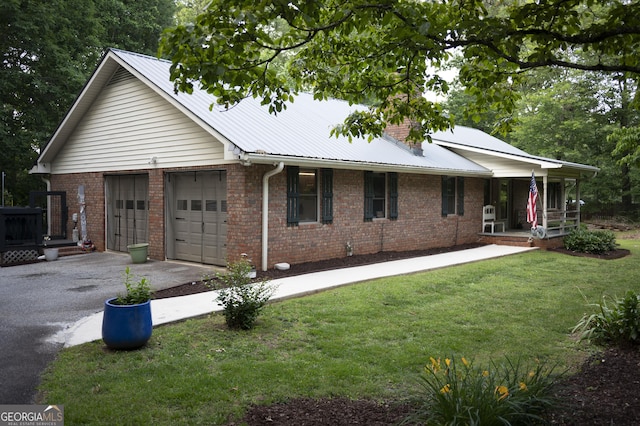 323 Mccartan Trl, Clarkesville, GA 30523 - ranch-style home featuring driveway, a porch, a front lawn, a garage, and brick siding