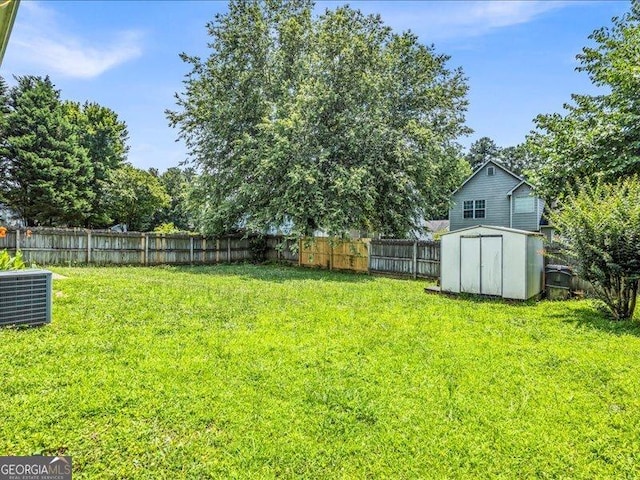 4517 Baker Grove Rd NW, Acworth, GA 30101 - fenced backyard featuring a shed