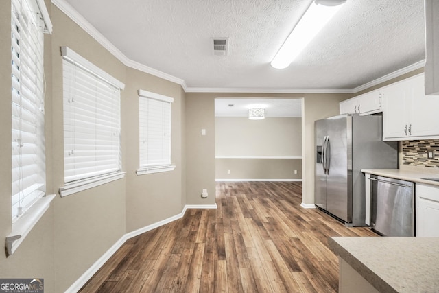 602 Pine Knoll Ct, Mcdonough, GA 30252 - kitchen with appliances with stainless steel finishes, dark wood-style floors, white cabinets, baseboards, and a textured ceiling