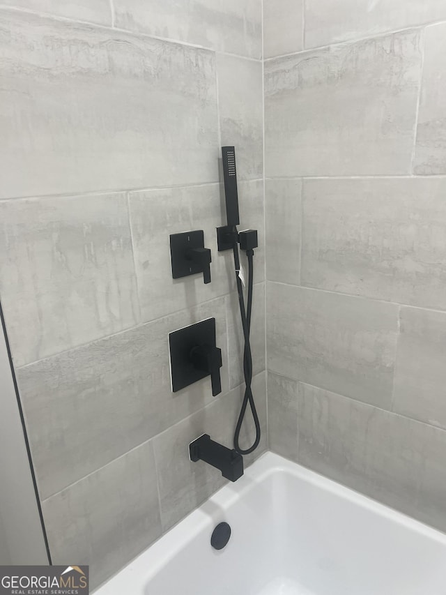 1340 Stoneleigh Way, Stone Mountain, GA 30088 - full bath featuring bathtub / shower combination
