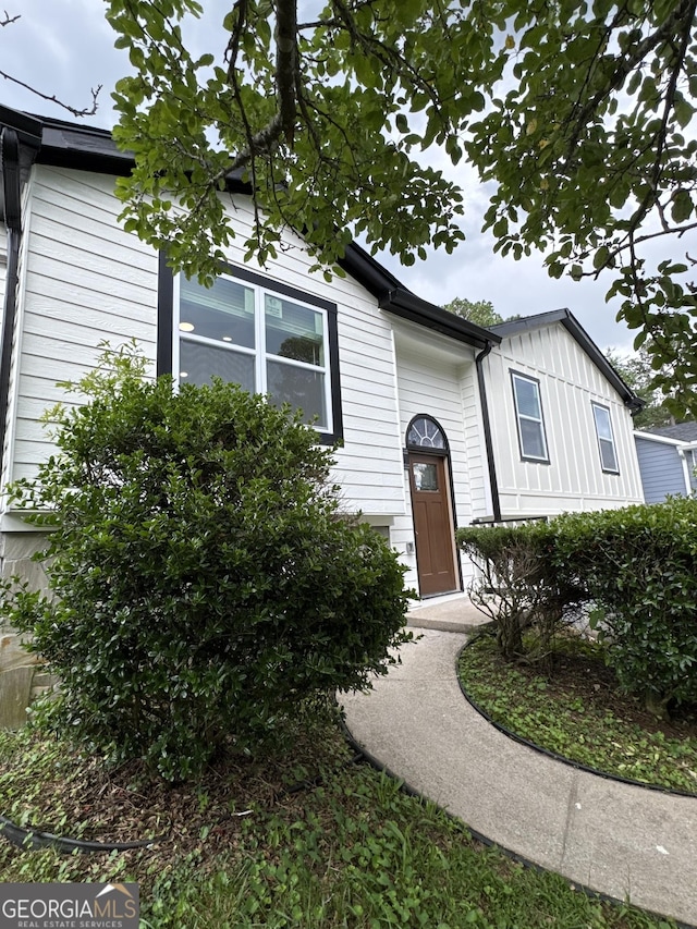 1340 Stoneleigh Way, Stone Mountain, GA 30088 - view of front of home