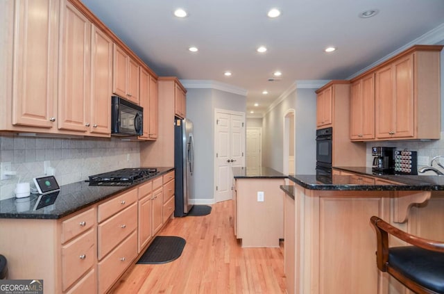 1570 Woodberry Run Dr, Snellville, GA 30078 - kitchen featuring black appliances, a peninsula, recessed lighting, light wood-type flooring, and crown molding
