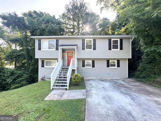 2784 Rockdale Dr, Decatur, GA 30034 - bi-level home with brick siding, a front lawn, and concrete driveway