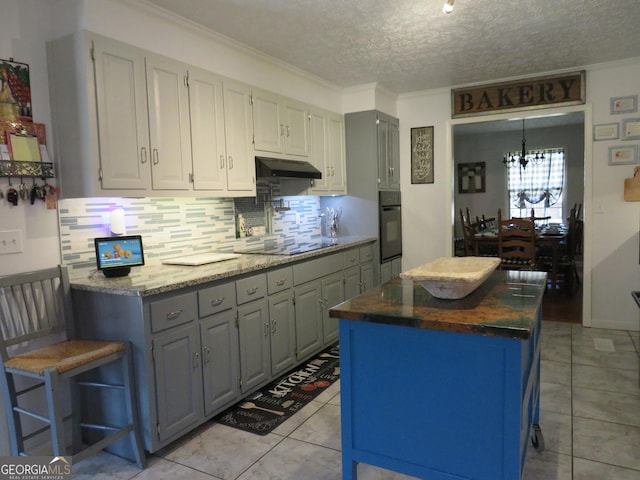 141 Cherokee Cir, Cedartown, GA 30125 - kitchen with black appliances, tasteful backsplash, under cabinet range hood, a textured ceiling, and a chandelier
