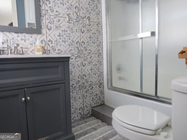 141 Cherokee Cir, Cedartown, GA 30125 - full bath featuring toilet, vanity, and bath / shower combo with glass door