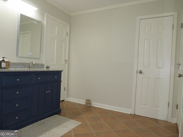 141 Cherokee Cir, Cedartown, GA 30125 - bathroom featuring crown molding, vanity, and baseboards