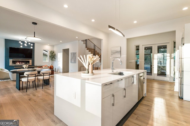 1045 Shepherds Ln NE, Atlanta, GA 30324 - kitchen featuring white cabinets, light wood-style floors, open floor plan, decorative light fixtures, and recessed lighting