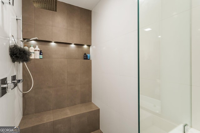 1045 Shepherds Ln NE, Atlanta, GA 30324 - full bath with a tile shower