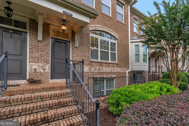 7850 Willoughby Ct, Alpharetta, GA 30005 - entrance to property featuring brick siding