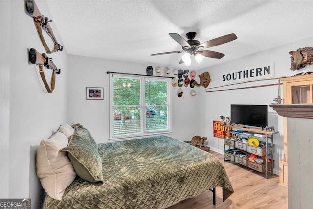 15 Split Oak Dr SW, Cartersville, GA 30120 - bedroom featuring light wood-style floors, a textured ceiling, and ceiling fan