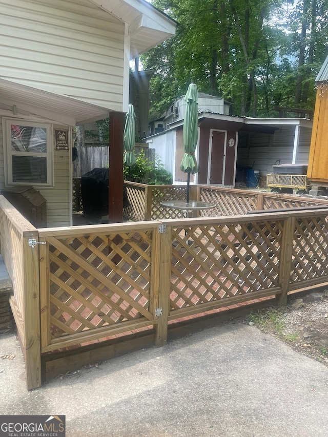 32 Yogi Bear Blvd, Cleveland, GA 30528 - view of gate
