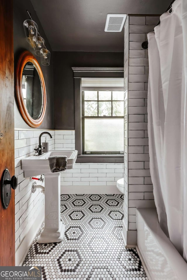 781 Boulevard, Athens, GA 30601 - full bath with tile patterned floors, shower / bath combo, toilet, and a sink