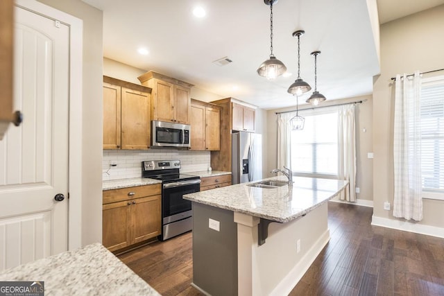 213 Barnyard Way, Perry, GA 31069 - kitchen featuring stainless steel appliances, a sink, backsplash, dark wood finished floors, and baseboards