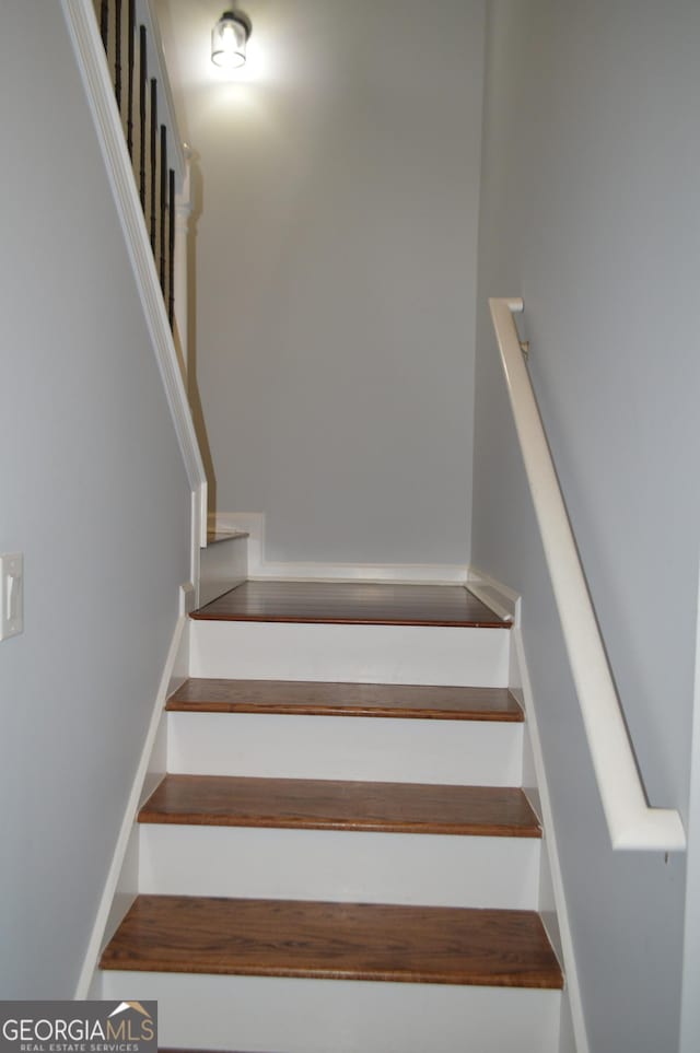 5427 Woodstream Ct, Gainesville, GA 30507 - view of stairway