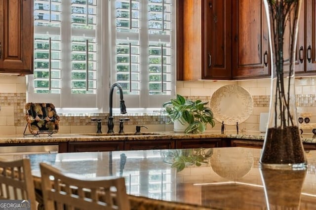 37 Retreat Rdg, Cartersville, GA 30120 - kitchen featuring decorative backsplash and light stone countertops
