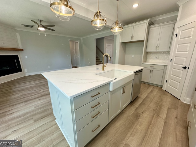 7040 Manchester Dr, Flowery Branch, GA 30542 - kitchen featuring dishwasher, ceiling fan, light wood-style floors, pendant lighting, and crown molding