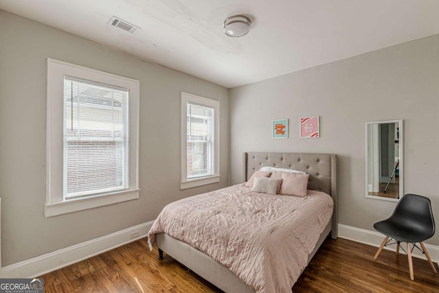975 Dill Ave SW, Atlanta, GA 30310 - bedroom with wood finished floors