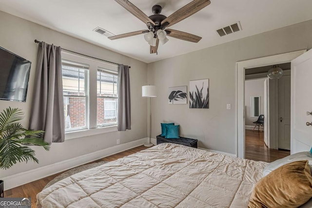975 Dill Ave SW, Atlanta, GA 30310 - bedroom with wood finished floors and a ceiling fan