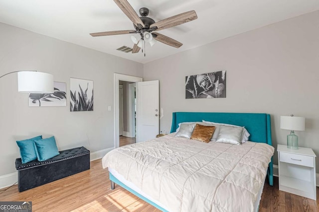975 Dill Ave SW, Atlanta, GA 30310 - bedroom with wood finished floors and a ceiling fan