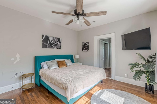 975 Dill Ave SW, Atlanta, GA 30310 - bedroom featuring wood finished floors and ceiling fan