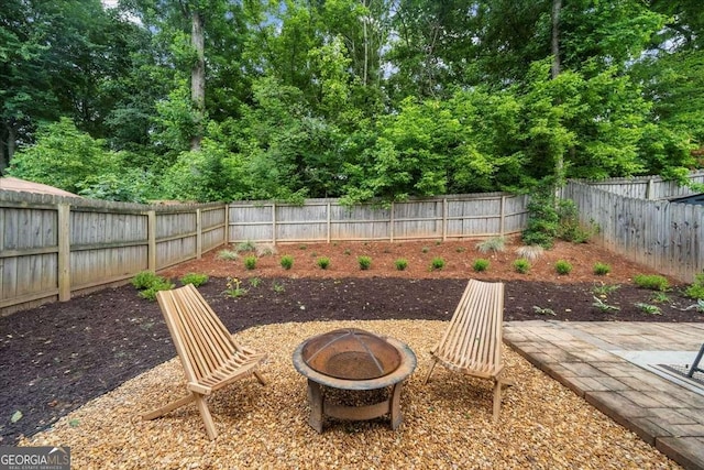 3607 Archgate Ct, Alpharetta, GA 30004 - fenced backyard with an outdoor fire pit and a patio