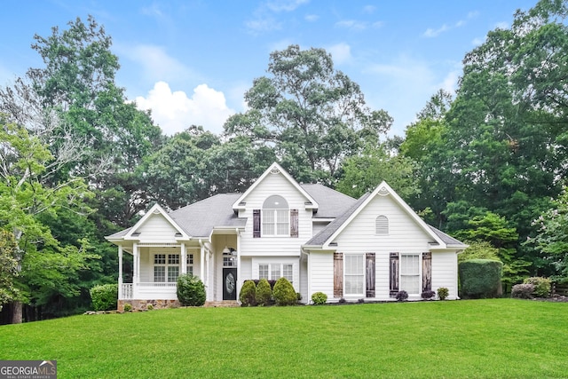 100 Inland Cir, Newnan, GA 30263 - split level home featuring a front yard, covered porch, and a shingled roof