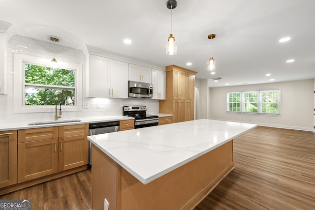 381 Warner St SE, Marietta, GA 30060 - kitchen with stainless steel appliances, dark wood finished floors, tasteful backsplash, a center island, and recessed lighting